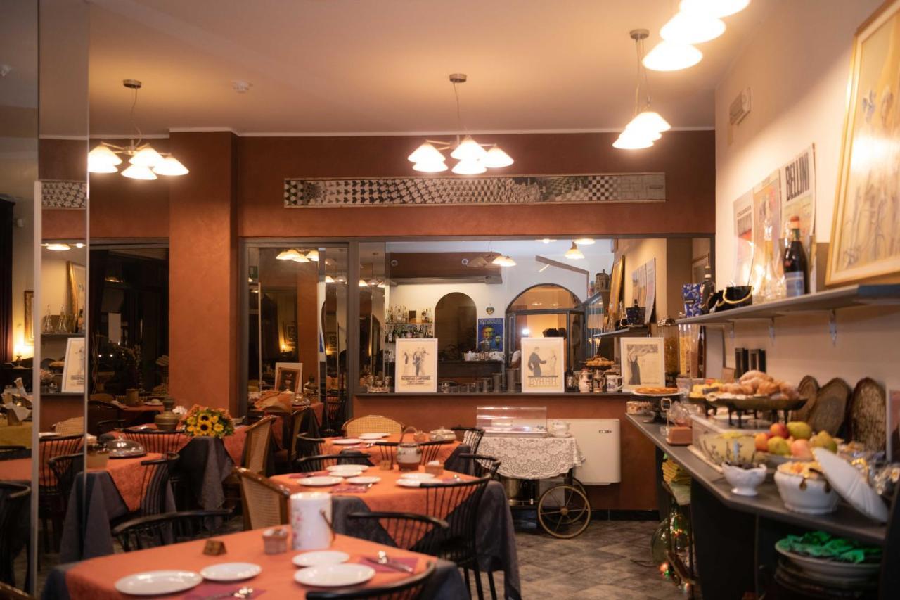 Hotel Magnolia Albenga Buitenkant foto