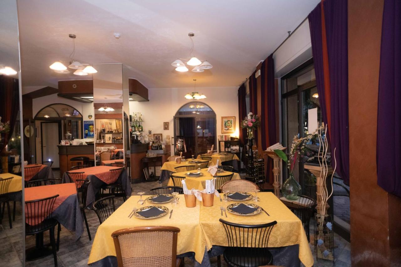Hotel Magnolia Albenga Buitenkant foto