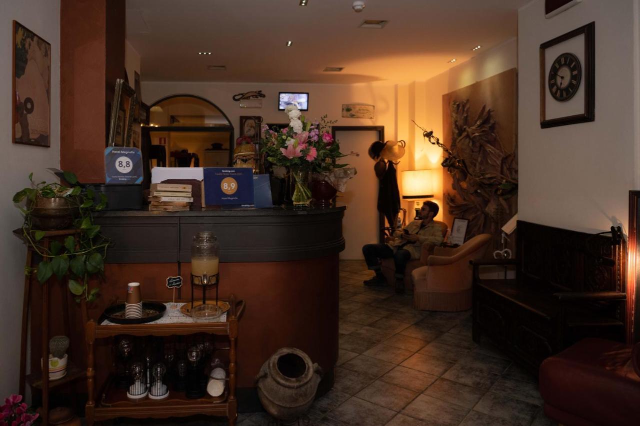 Hotel Magnolia Albenga Buitenkant foto