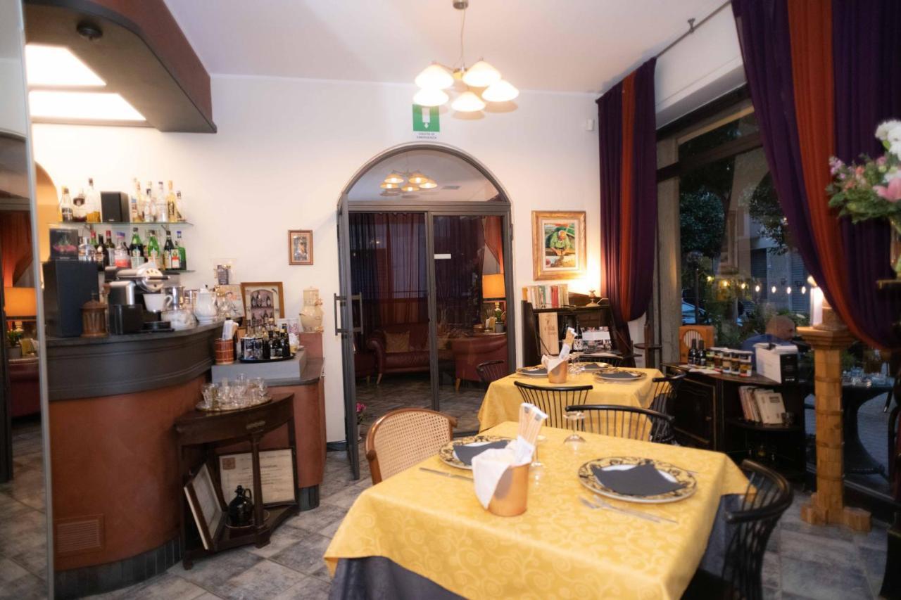 Hotel Magnolia Albenga Buitenkant foto