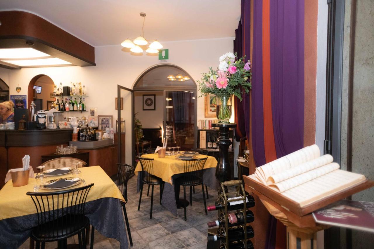 Hotel Magnolia Albenga Buitenkant foto