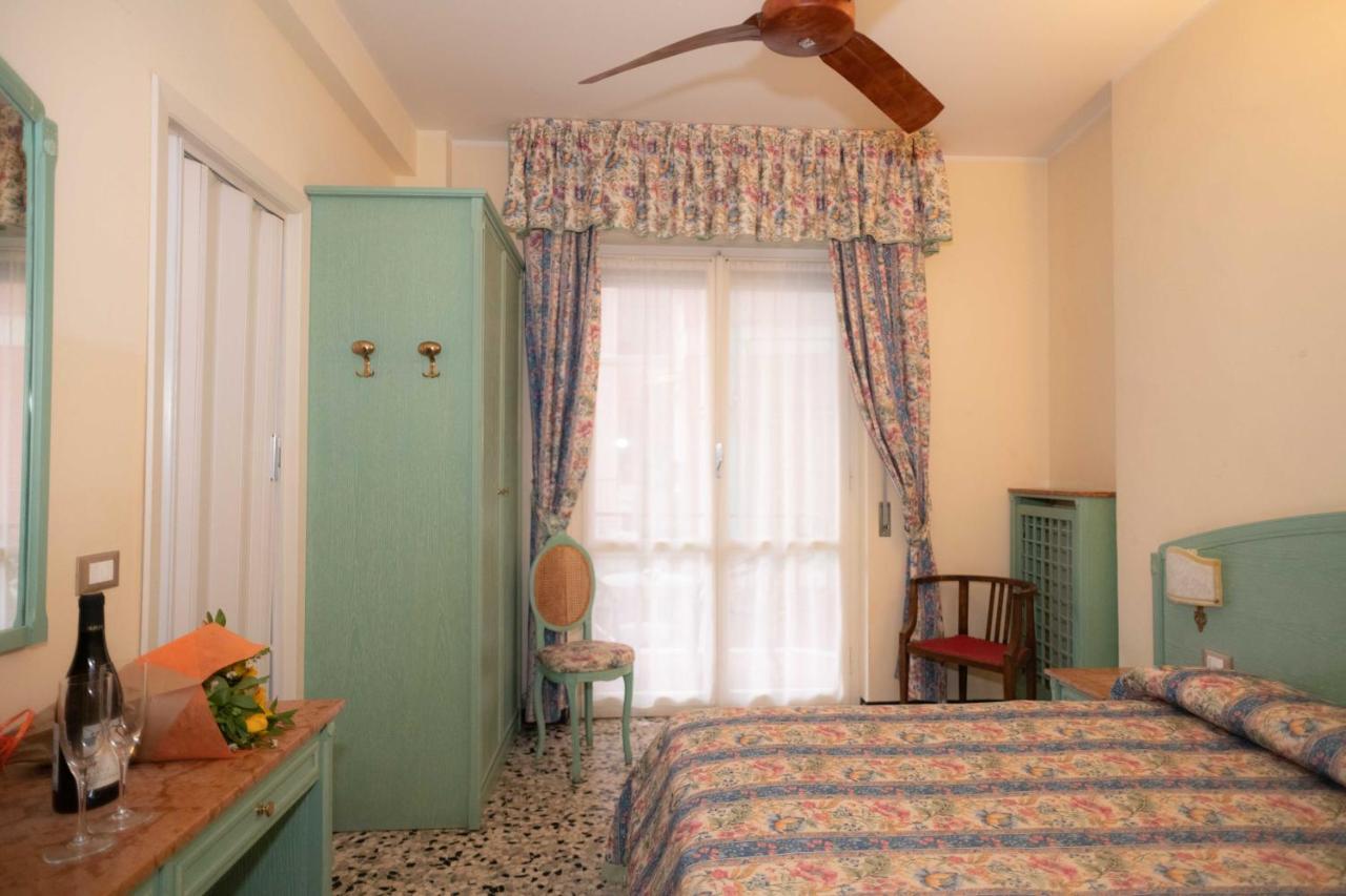 Hotel Magnolia Albenga Buitenkant foto