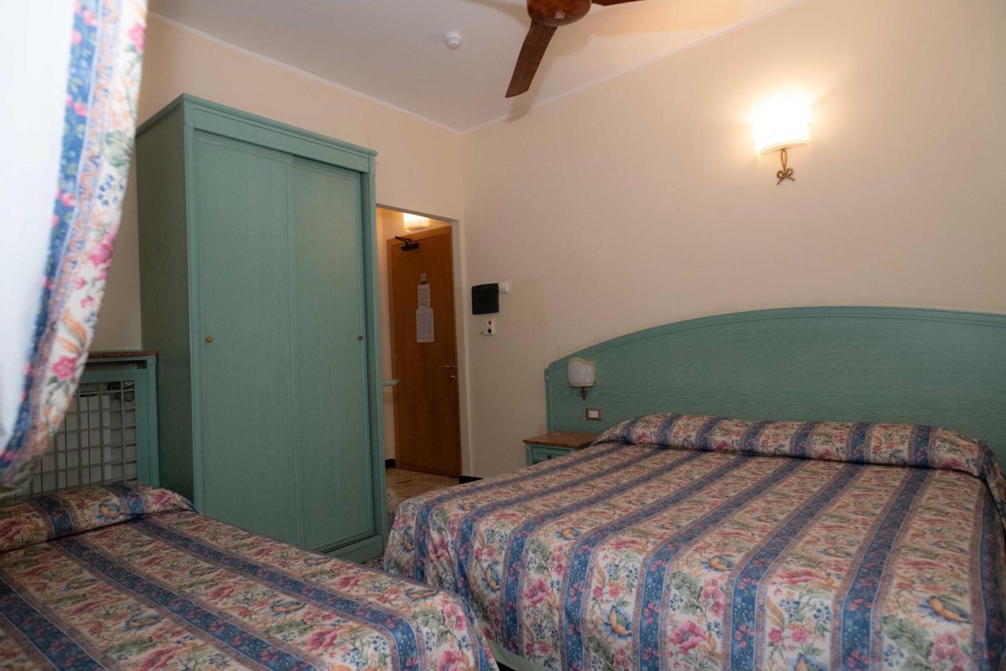 Hotel Magnolia Albenga Buitenkant foto