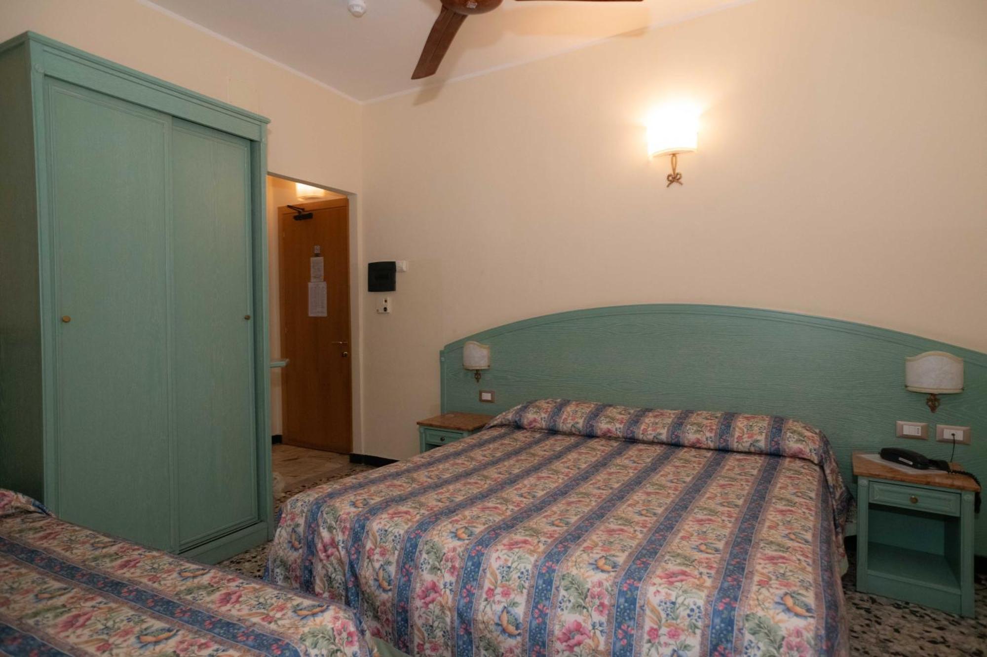 Hotel Magnolia Albenga Buitenkant foto