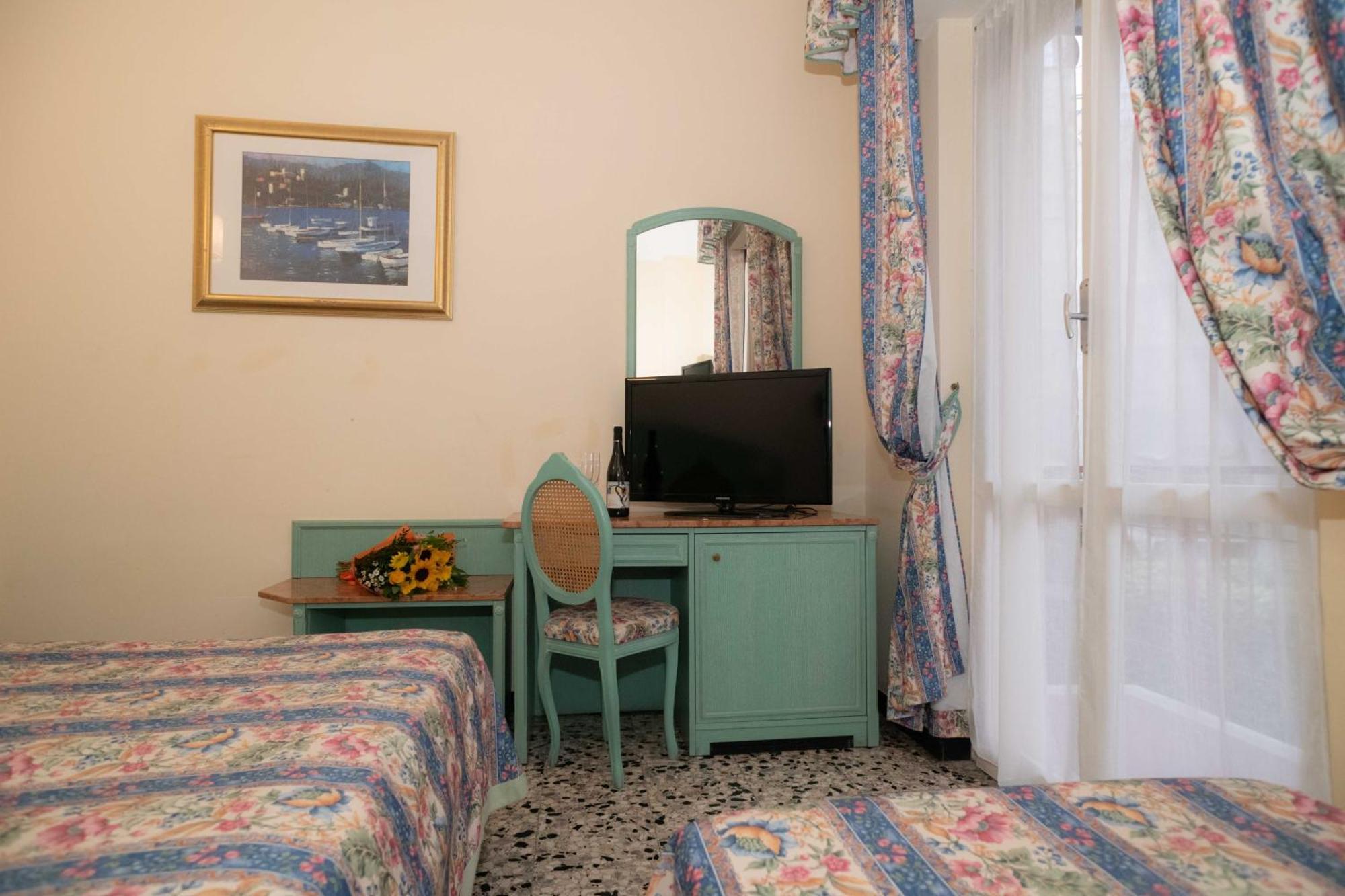 Hotel Magnolia Albenga Buitenkant foto