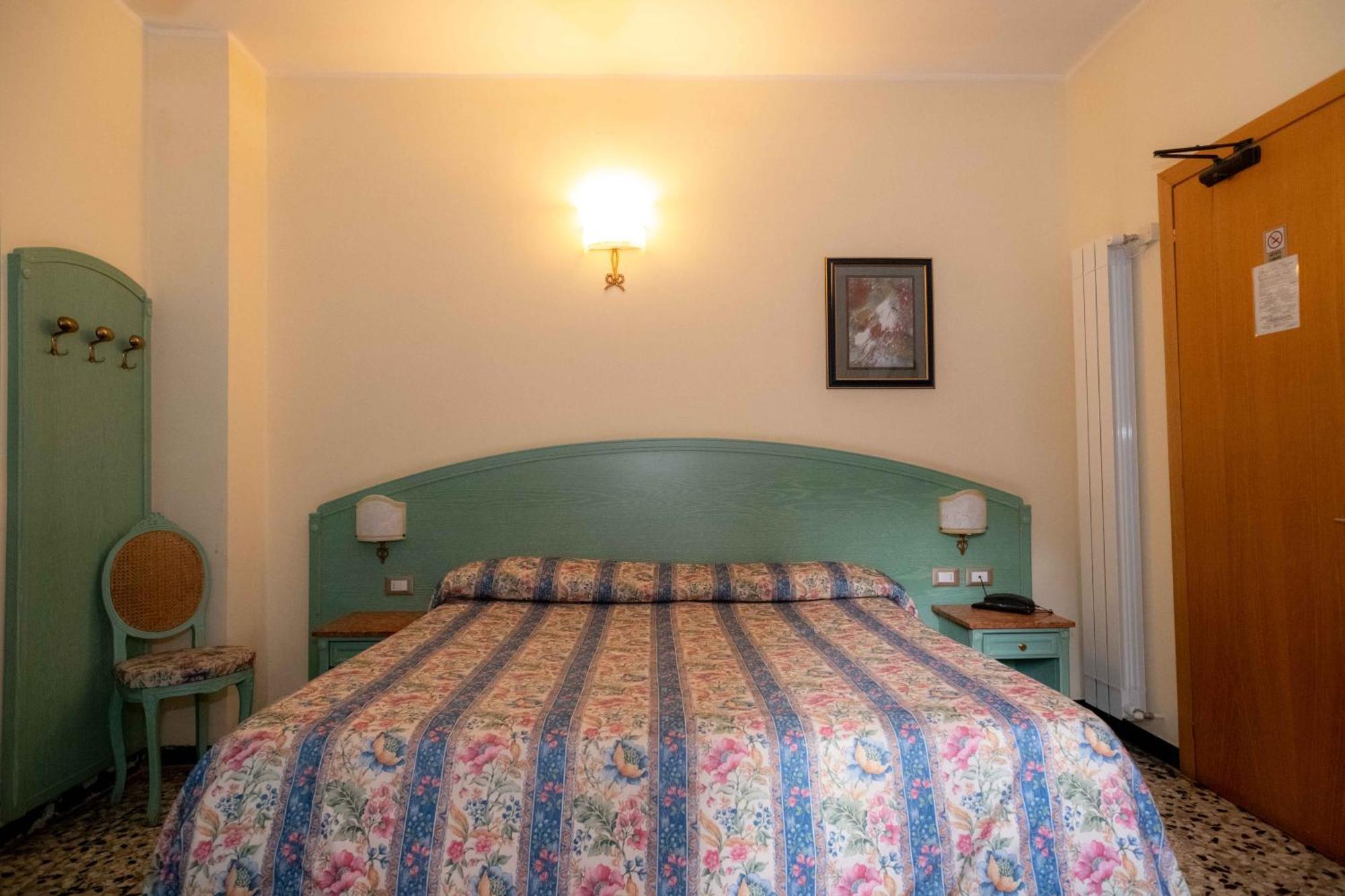 Hotel Magnolia Albenga Buitenkant foto