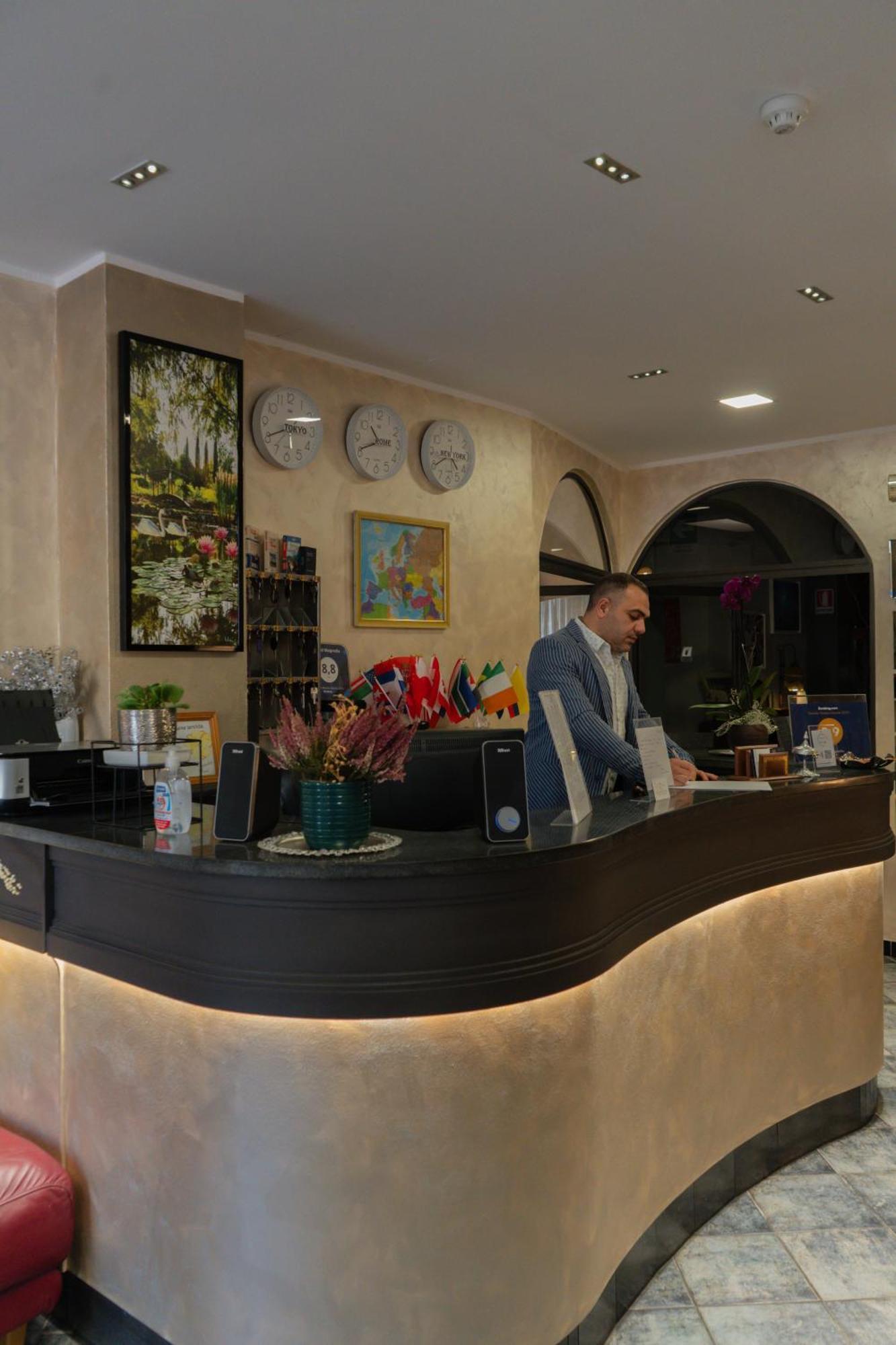 Hotel Magnolia Albenga Buitenkant foto