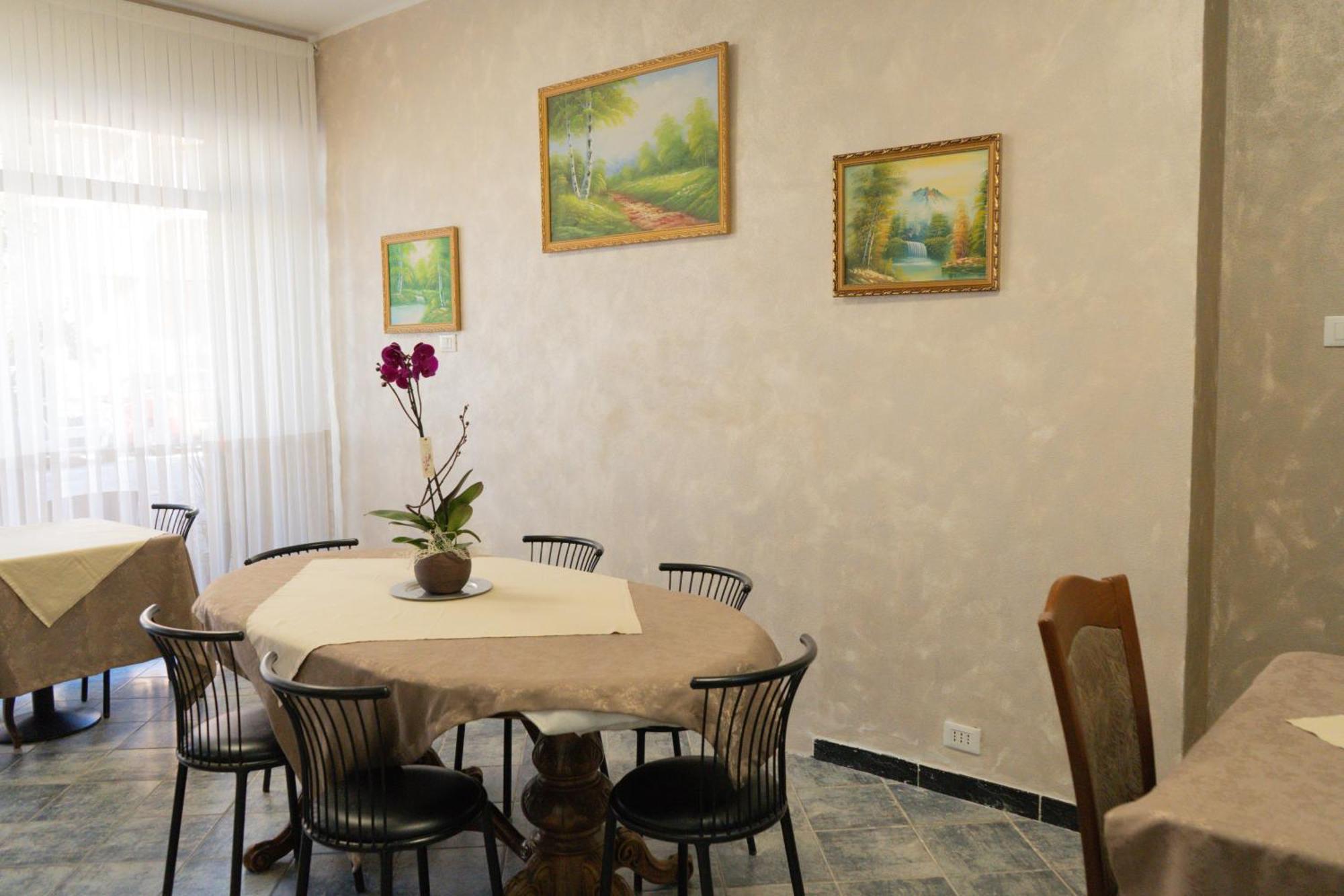 Hotel Magnolia Albenga Buitenkant foto