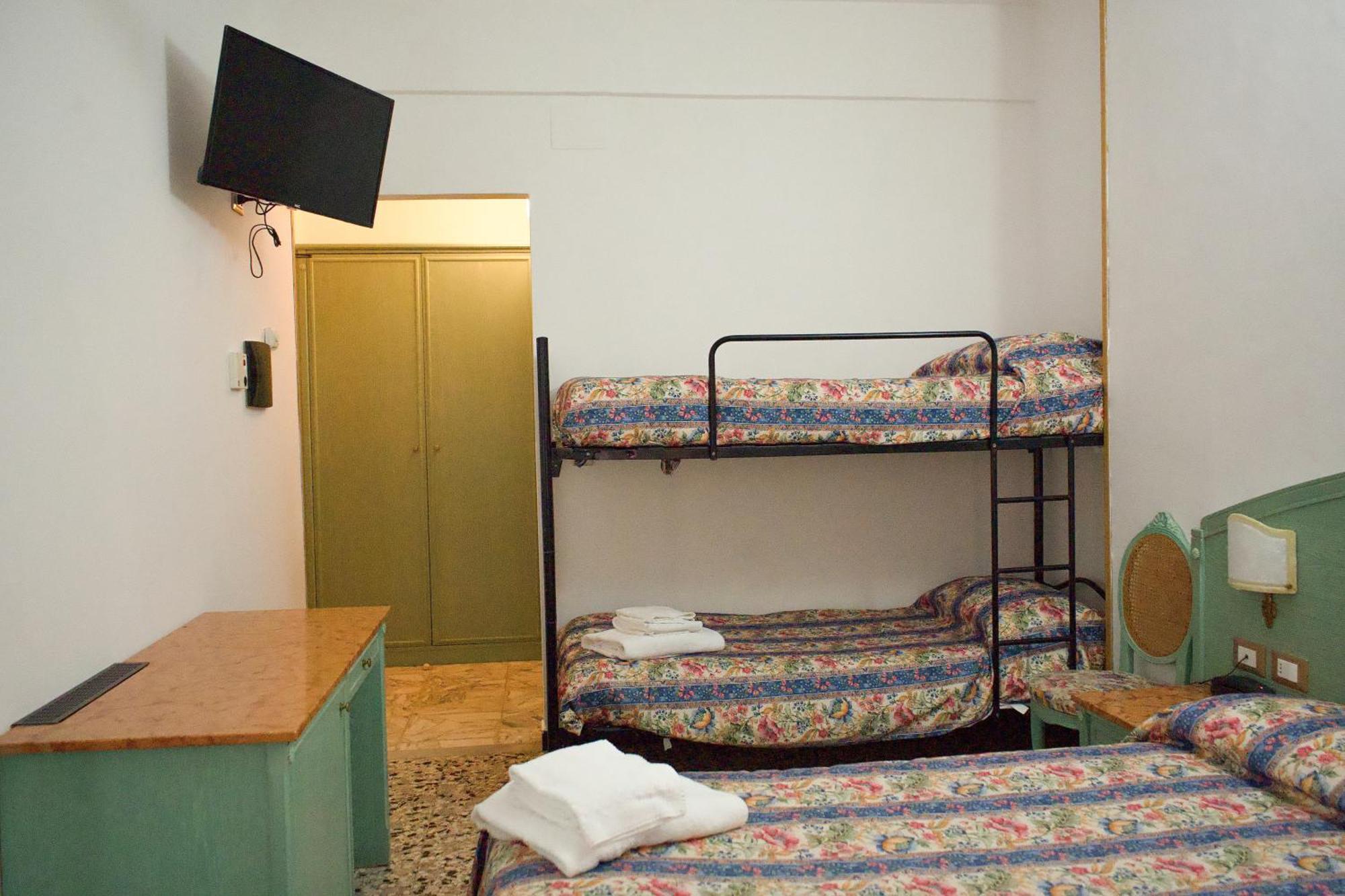 Hotel Magnolia Albenga Buitenkant foto