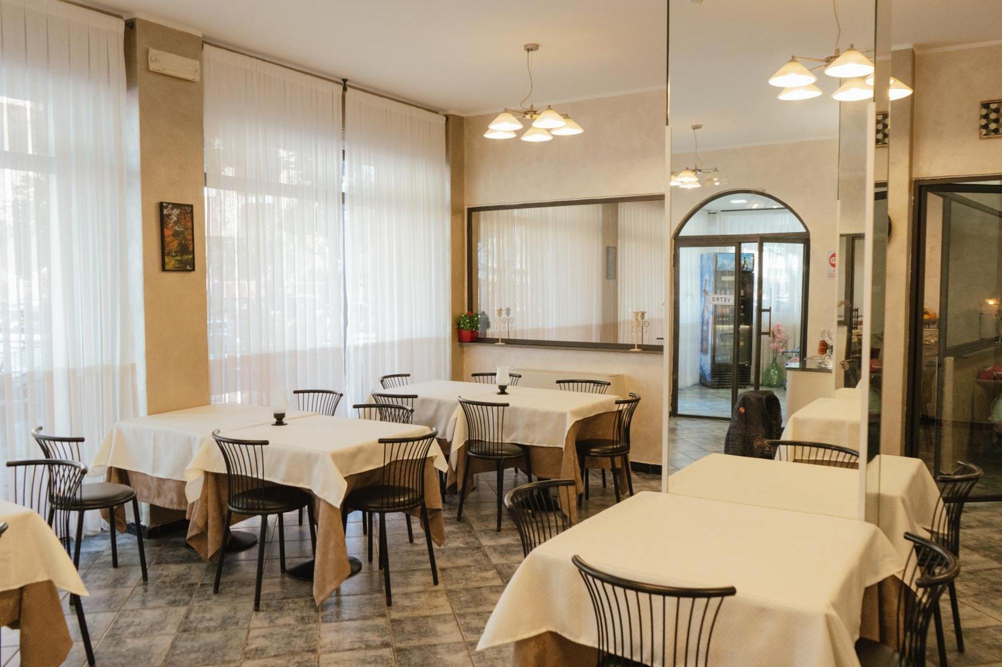 Hotel Magnolia Albenga Buitenkant foto